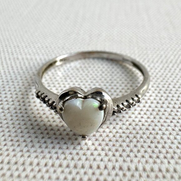 14K White Gold Heart Opal Ring Size 9 - Picture 1 of 10